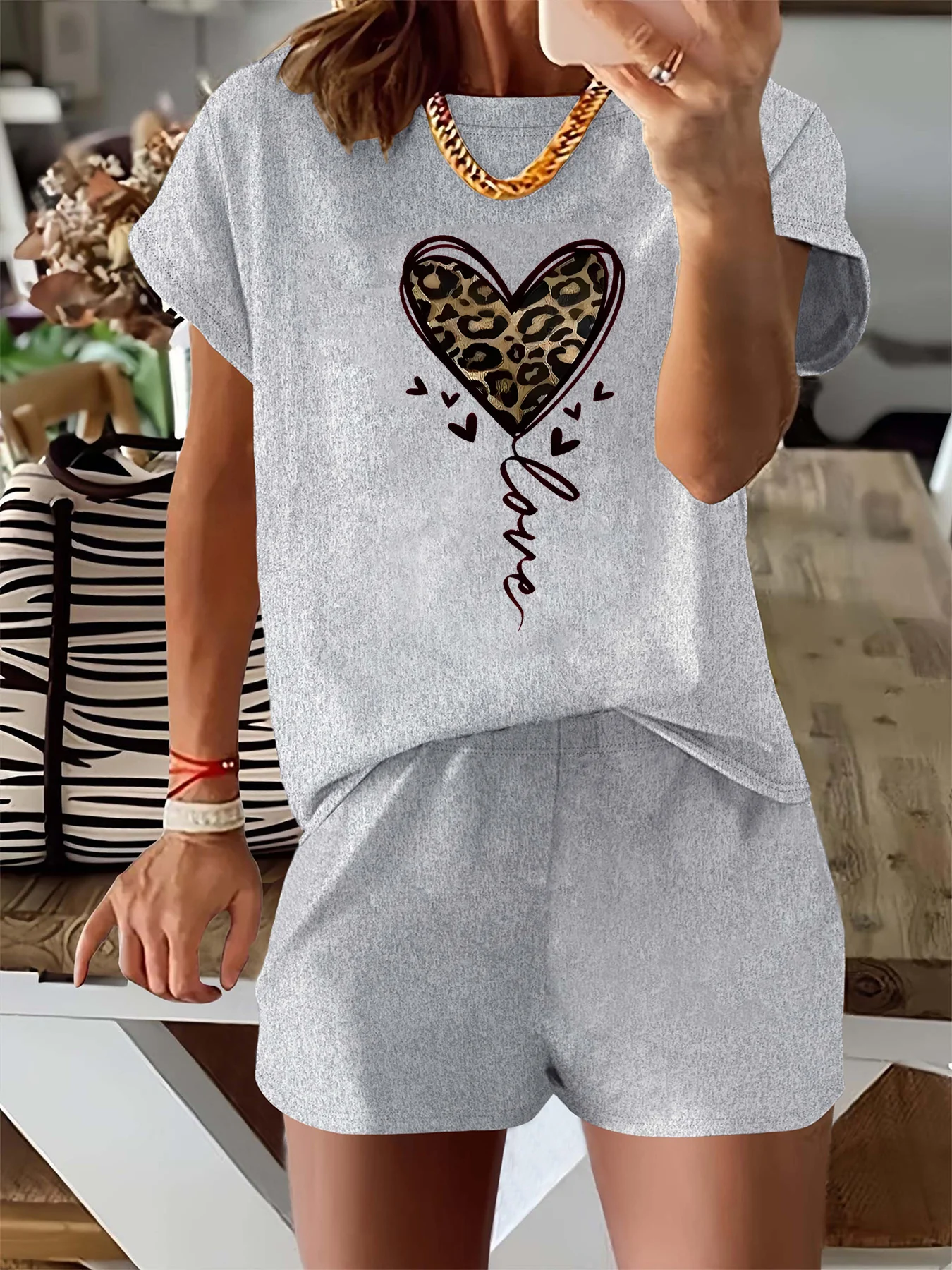 Summer women's fashionable leopard print heart-shaped print casual loose round neck short sleeved T-shirt shorts two-piece set - Image 3
