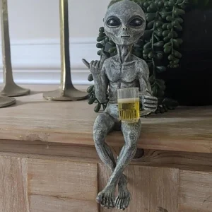 Drinking Beer Alien Resin Sculpture Novelty Collectibles Funny Desktop Decorations For Adults Office Desk Bedroom Garden