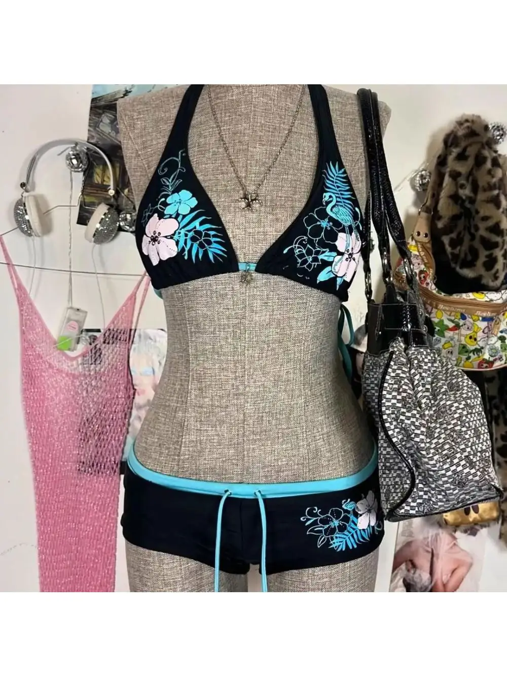 2026 new summer American Y2K tropical floral flamingo print bikini set with hanging neck, triangular cup shorts, split swimsuit - Image 2