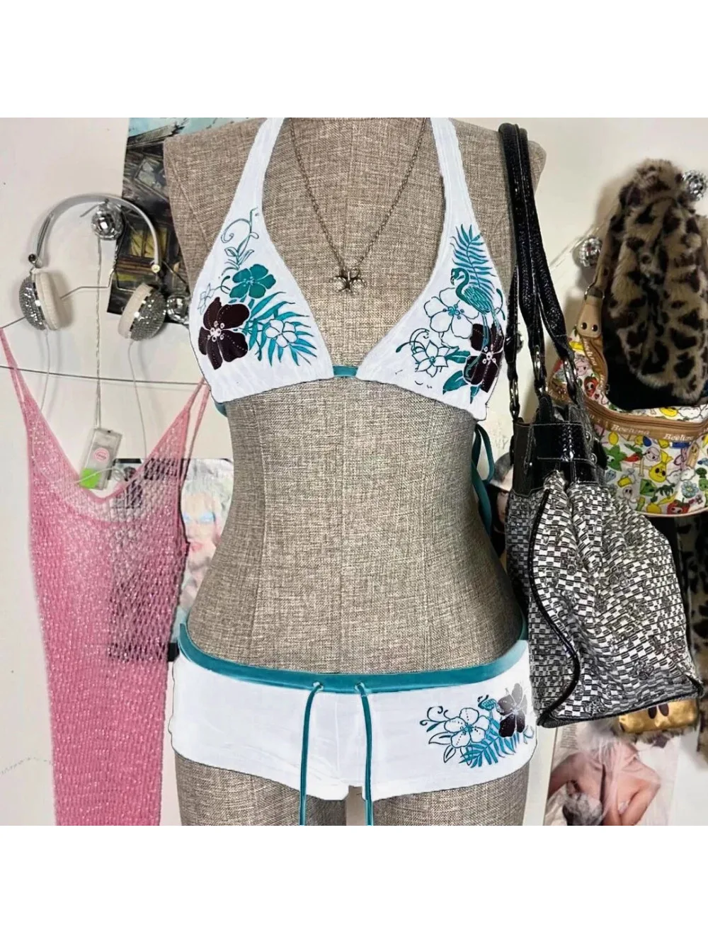 2026 new summer American Y2K tropical floral flamingo print bikini set with hanging neck, triangular cup shorts, split swimsuit - Image 6