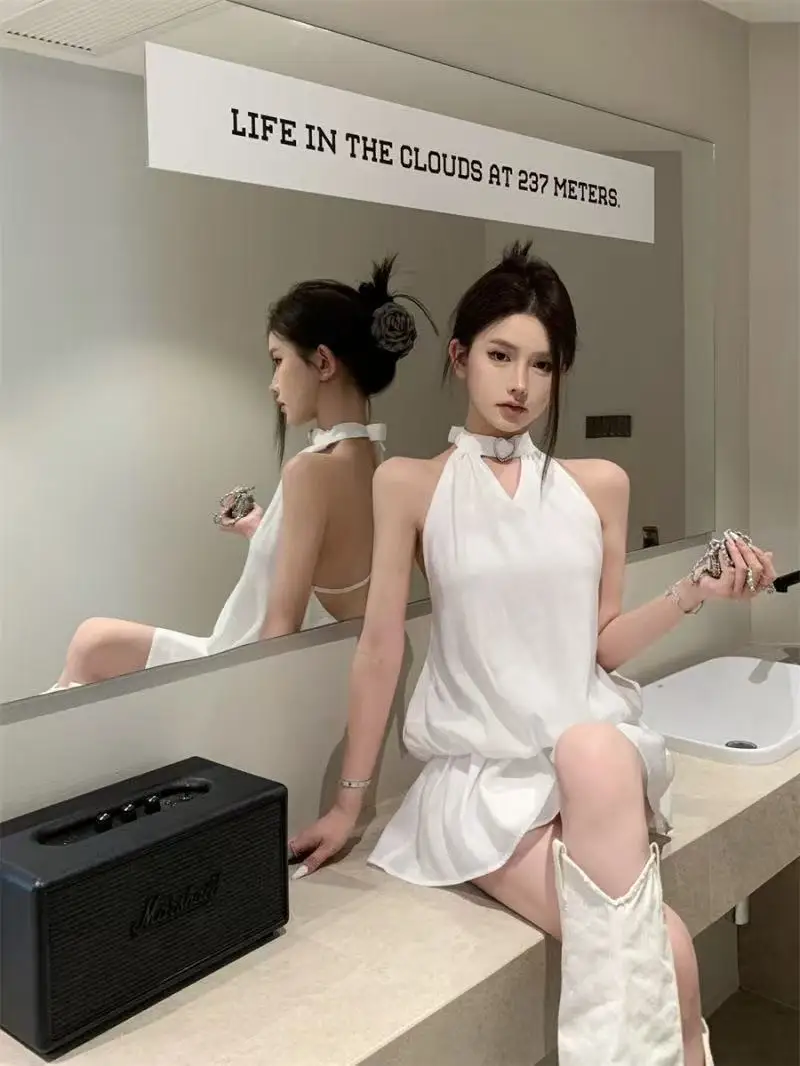 Y2K's new solid-color halter-neck backless dress is a sexy, elegant and slimming short skirt for women in summer - Image 4