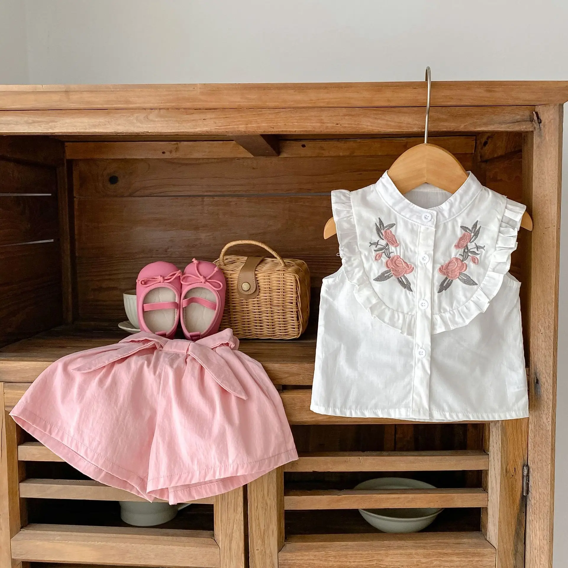 (0-3 Years Old) Summer Baby Girl Cotton Flower Embroidery Sleeveless Top And Shorts Two-Piece Set Of Cute Girl Shirt Top And Sho - Image 4