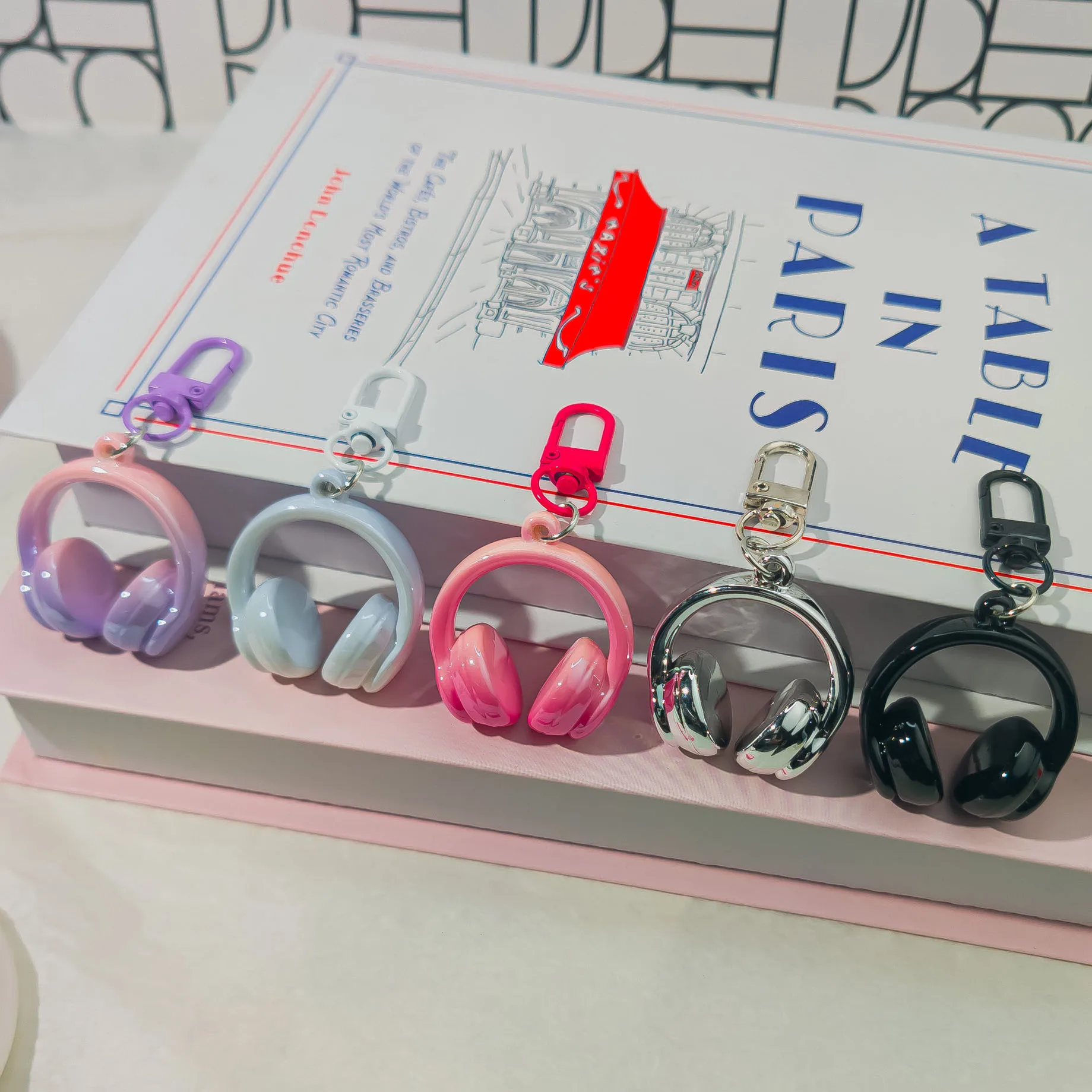 1PC Cute Creative 3D Earphones Pendant Keychain Mobile Chain Backpack Hanging Decoration Accessories Gifts