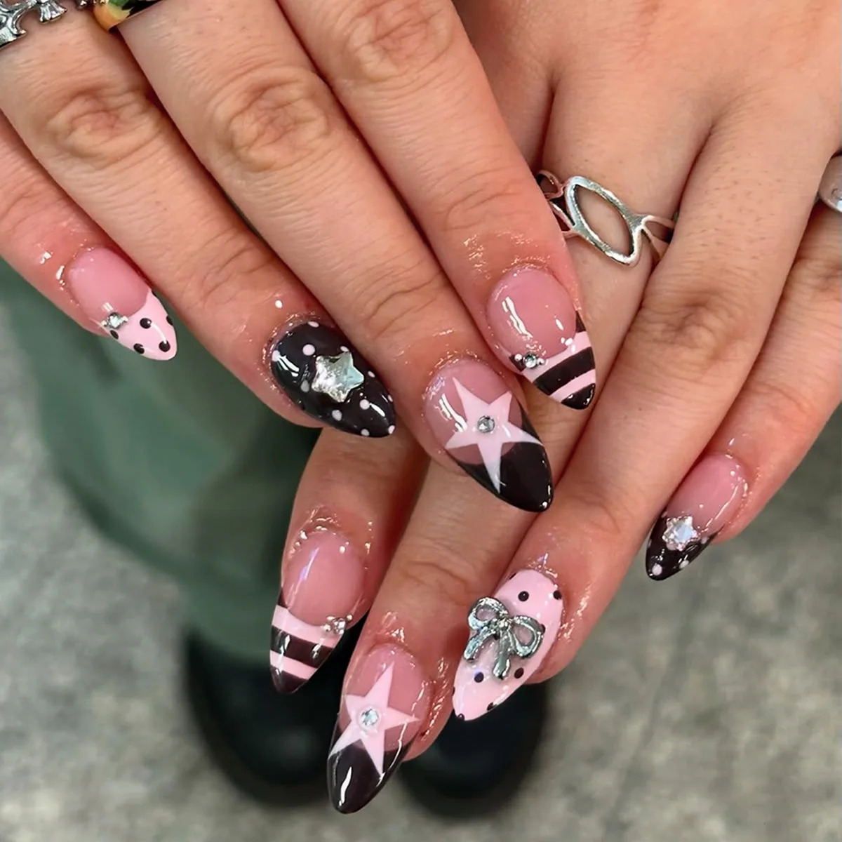 24Pcs False Nails Spicy Girl Silver Bow with Diamond Fake Nails with Glue Almond Press on Nails Black Cool Y2k Almond Nail Set - Image 4