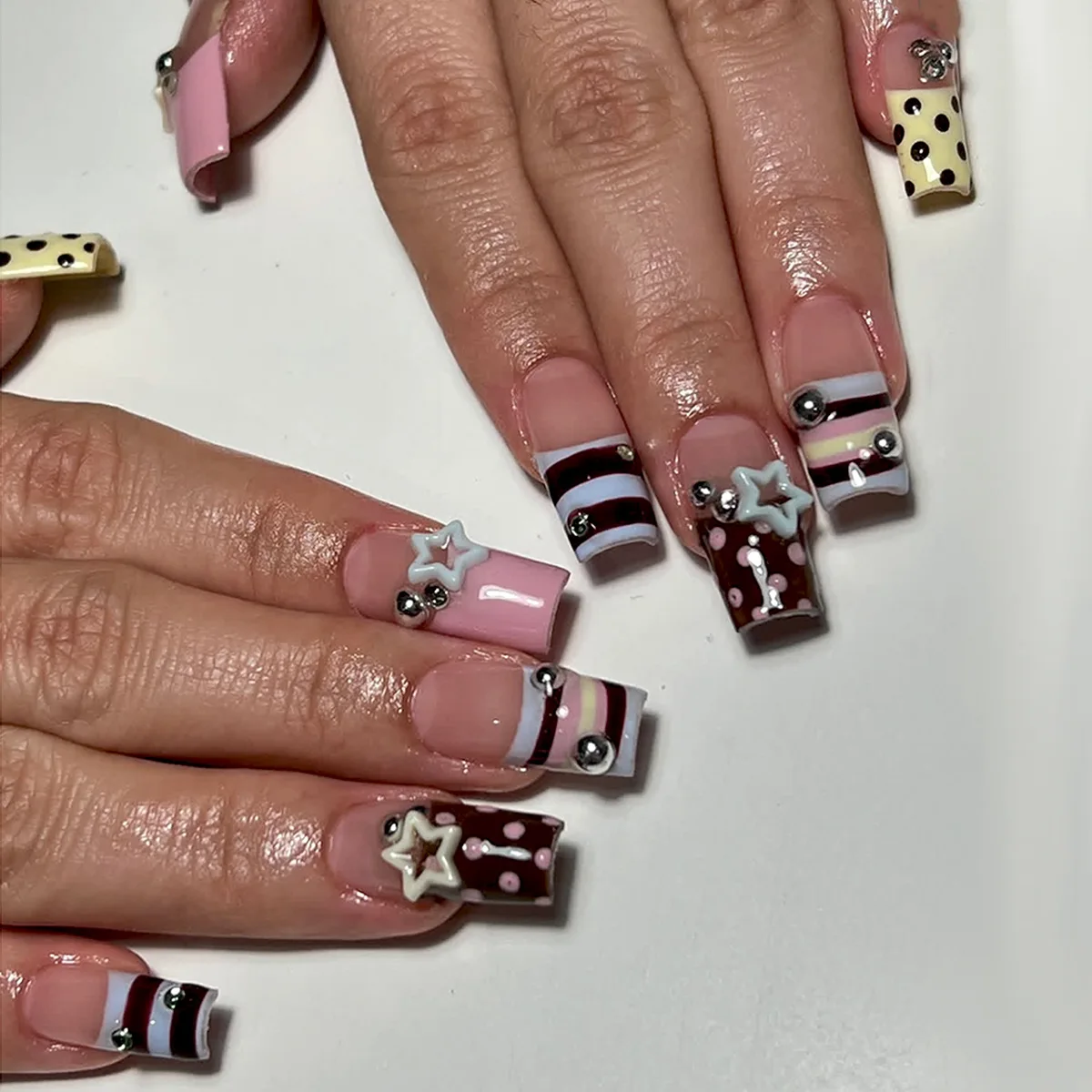 24pcs Y2K Sweet Stars Press On Nails Blue Brown Stripes French Style False Nails Wave Point Designs Autumn Vintage Fake Nail - Image 2