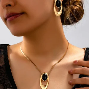 3-Piece Set of Women's Fashion Jewelry Set, Simple and Elegant Geometric Oval Pendant Necklace and Earrings Set, Suitable for Daily Wear, Vacation, and Gift-Giving