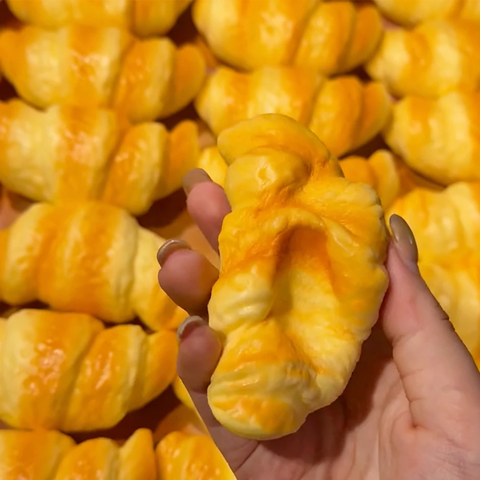 Croissant Squishy Toy Squeeze Toy Slow Rebound Stress Relief Soft Squeeze Anti-Anxiety Toy For Students Office Workers - Image 4