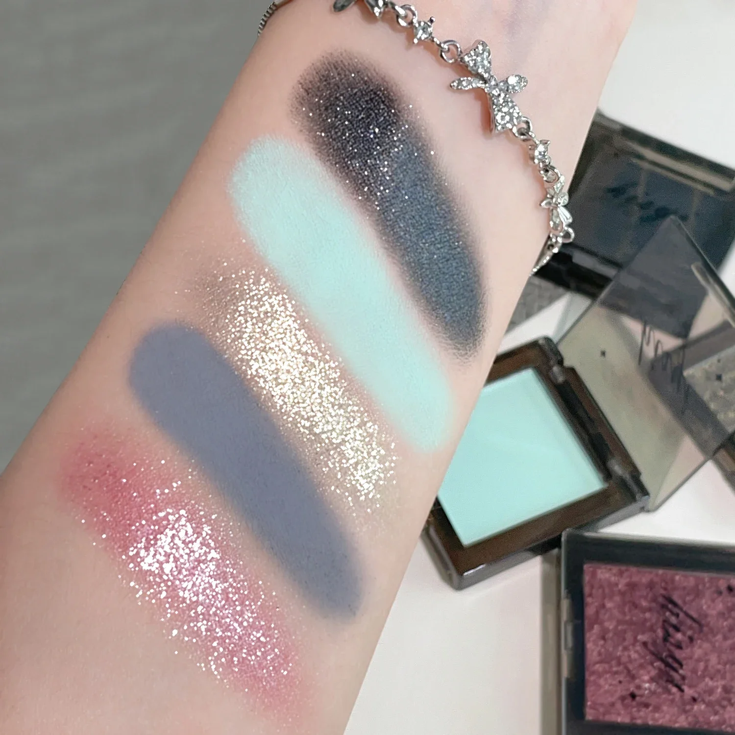 HISYI Eyeshadow palette smoky monochrome eyeshadow gray black matte dopamine color makeup - Image 4