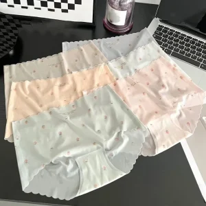 Ice Silk Seamless Underwear Panties Ladies Summer Ultra-thin Briefs Antibacterial Crotch Female Cute Soft Middle Waist Panties