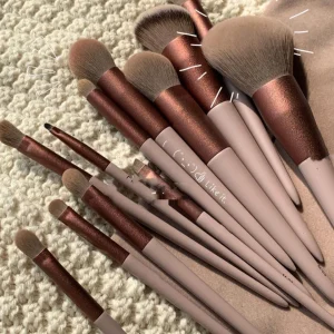 Makeup Brush Set Soft Fluffy Professiona Cosmetic Foundation Powder Eyeshadow Kabuki Blending Make Up Brush Beauty Tool Makeup