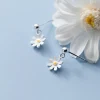 New Fashion Trend Daisy Flower Earrings for Women Delicate Light Luxury Small Flower Drop Earrings Daily Jewelry Gift