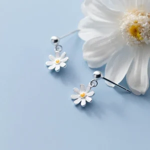 New Fashion Trend Daisy Flower Earrings for Women Delicate Light Luxury Small Flower Drop Earrings Daily Jewelry Gift