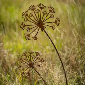 1pc Rustic Metal Garden Stake - Intricate Flower Design, Patina Finish, Outdoor Decor for Garden, Patio, Balcony, or Flower Pot