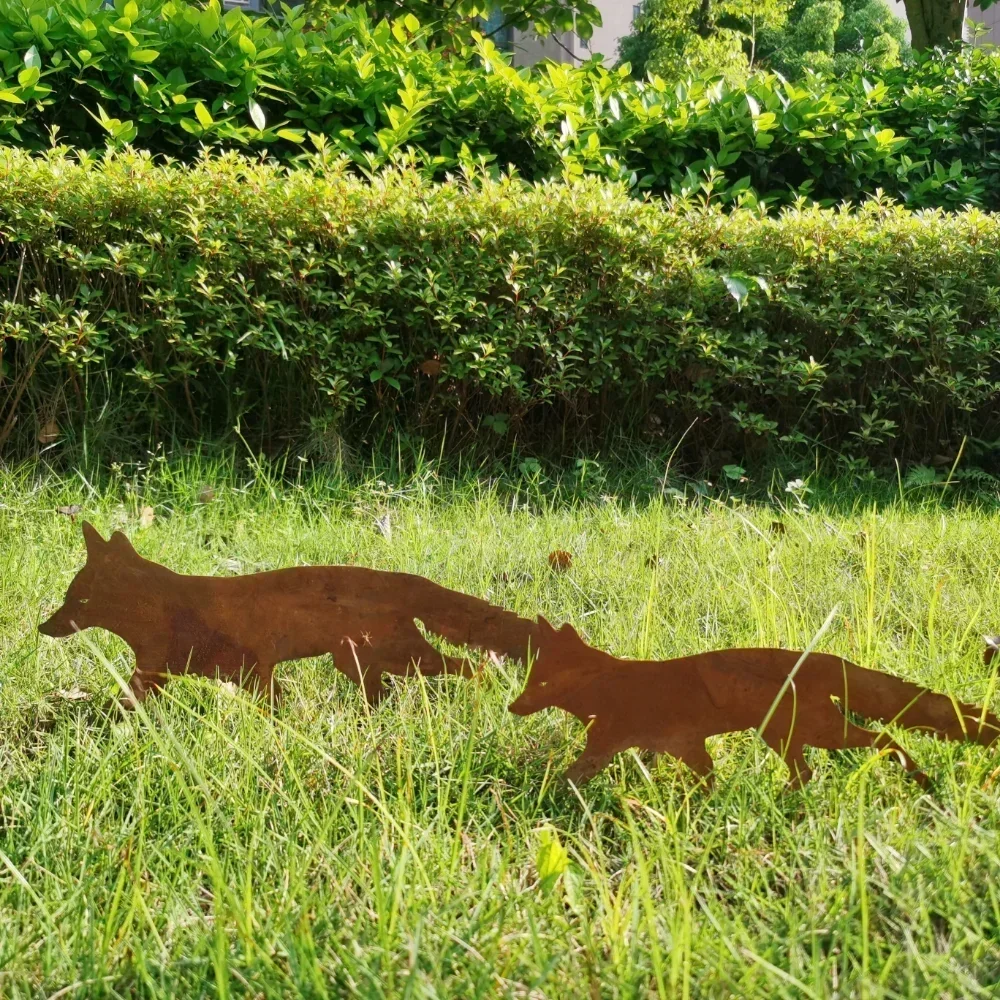 No Battery Needed Rustic Metal Fox Stake Ideal for Yard Decor and Halloween Accents Perfect for Adding Whimsy to Your Outdoors