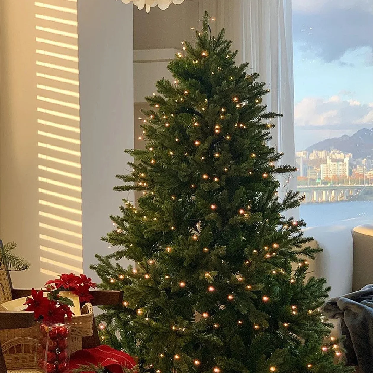 2026 Model 1.2m Pre-Lit Simple Christmas Tree, PE PVC Artificial Christmas Tree with 200 LED Lights, Easy to Assemble - Image 3