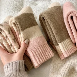 6Pcs (3 Pairs Mixed Colors) Thick Socks, One Size Fits All, Women's Autumn and Winter Style, Trendy Mid-Calf Socks, Winter High-Calf Fleece-Lined Thick Warm Solid Color Terry Long Socks