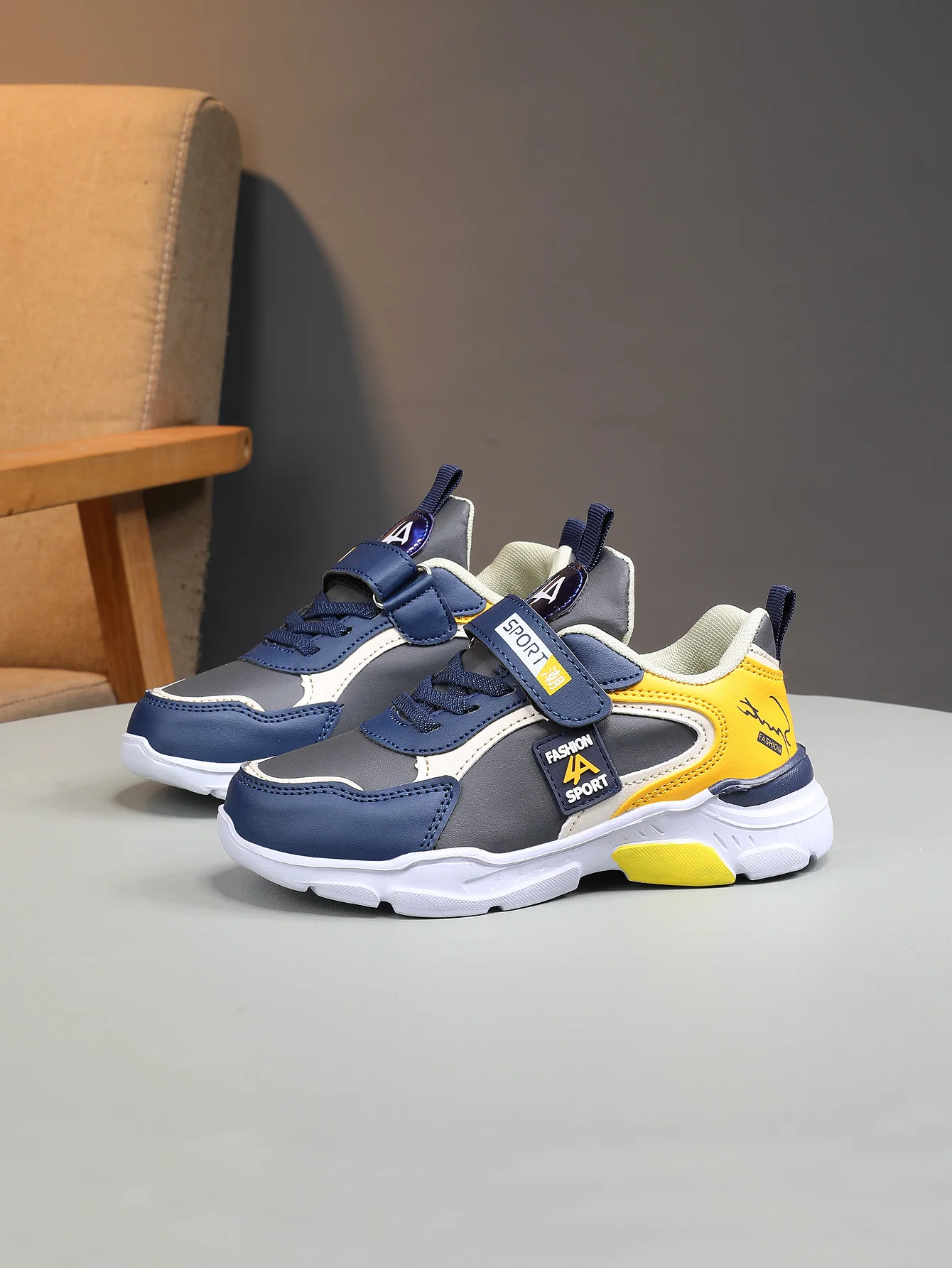 Autumn and Winter Children's Shoes, Boys' Sports Shoes, Leather Surface, Breathable, Non-Slip, Versatile Sports Shoes for Middle-Aged and Older Children, Elementary School Students - Image 3