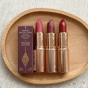 Charlotte Tilbury Makeup Lipstick Walk of No Shame Graceful Pink Pillow Talk Moisturizing Plumping Lip Gloss Strawberry Vanilla