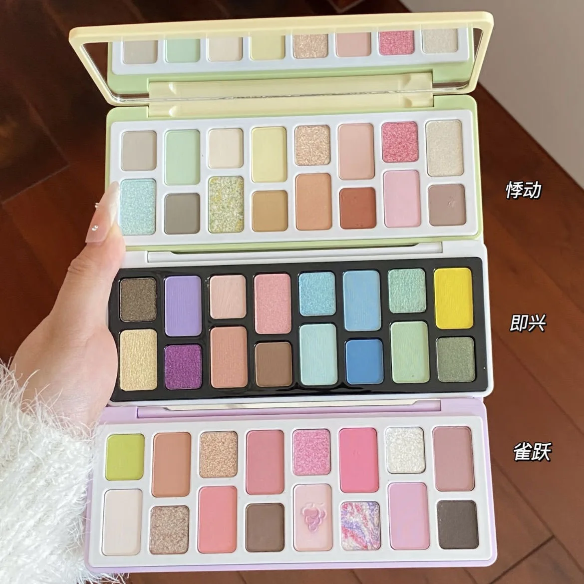 Chéeryep 16 Color Eye Shadow Plate Matte Shimmer Glitter Pressed Highly Pigmented Powder,Natural Velvet Texture Eye Shadow Kit - Image 4