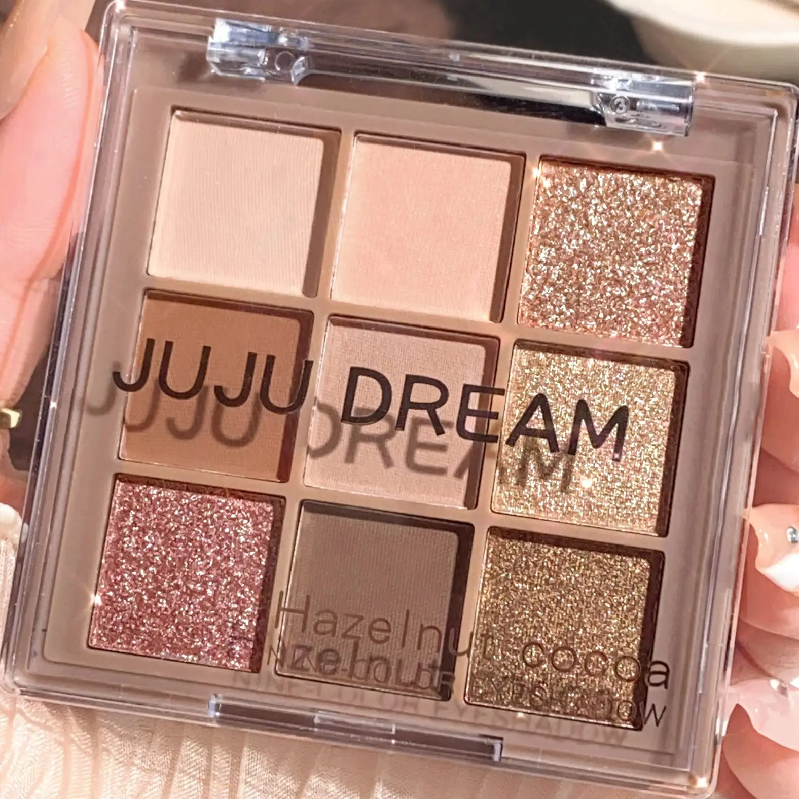 Luxurious 9-18 color eyeshadow palette - Velvet matte and shimmer effect, durable waterproof, berry, brown and nude tones - Image 6