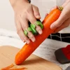 Stainless steel handheld vegetable peeler with rubber finger grip Comfortable palm peeler suitable for carrots, etc，Color random