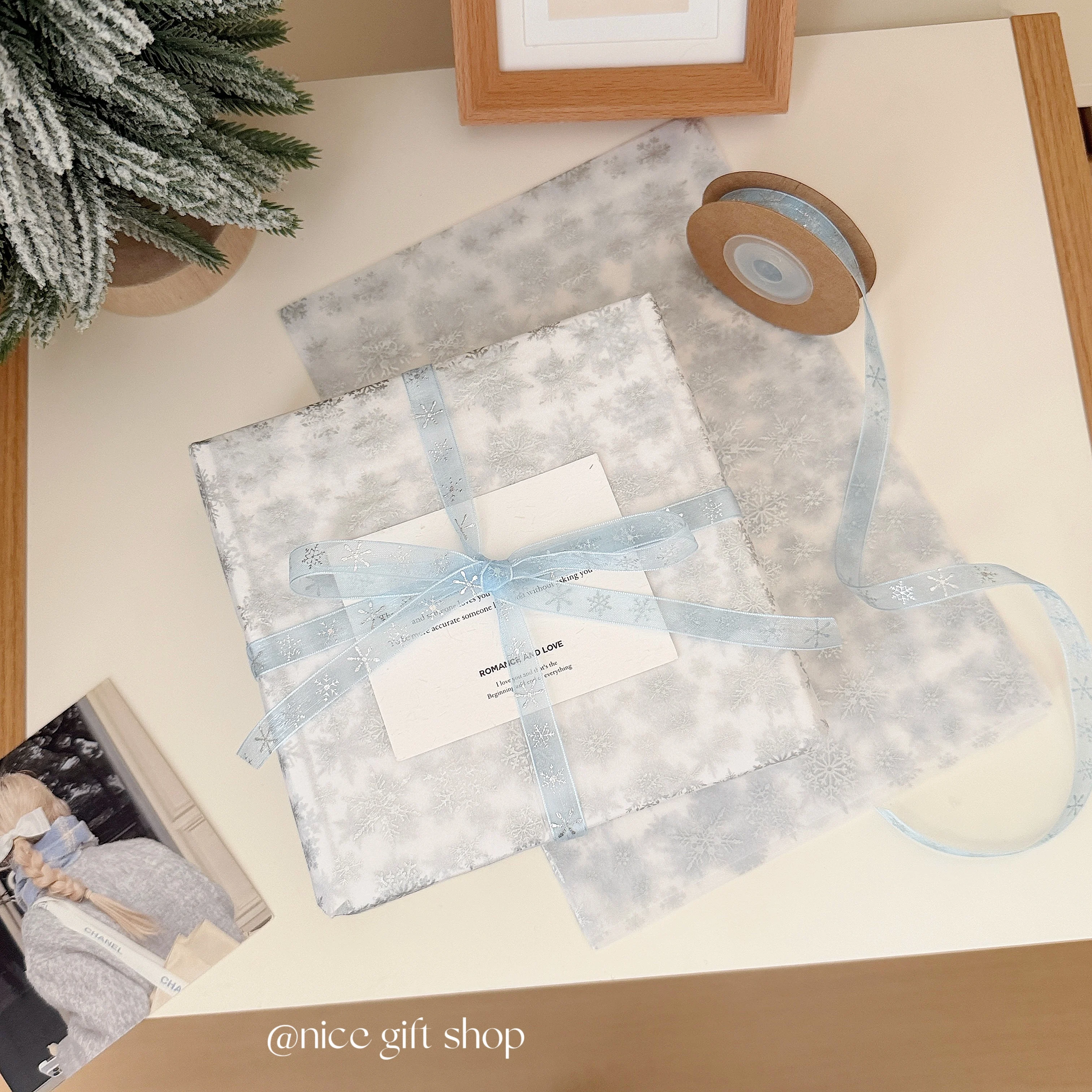 10/20pcs Silver Snowflake Pattern Gift Wrapping Paper, Thin Paper, Romantic Winter Holiday Decoration Paper, Party Paper, Flower - Image 3