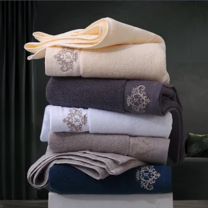 1pc Crown Letter R Embroidered Towel 35x75cm, 450GSM Thick Soft Coral Fleece, Super Absorbent Quick-Dry for Bathroom