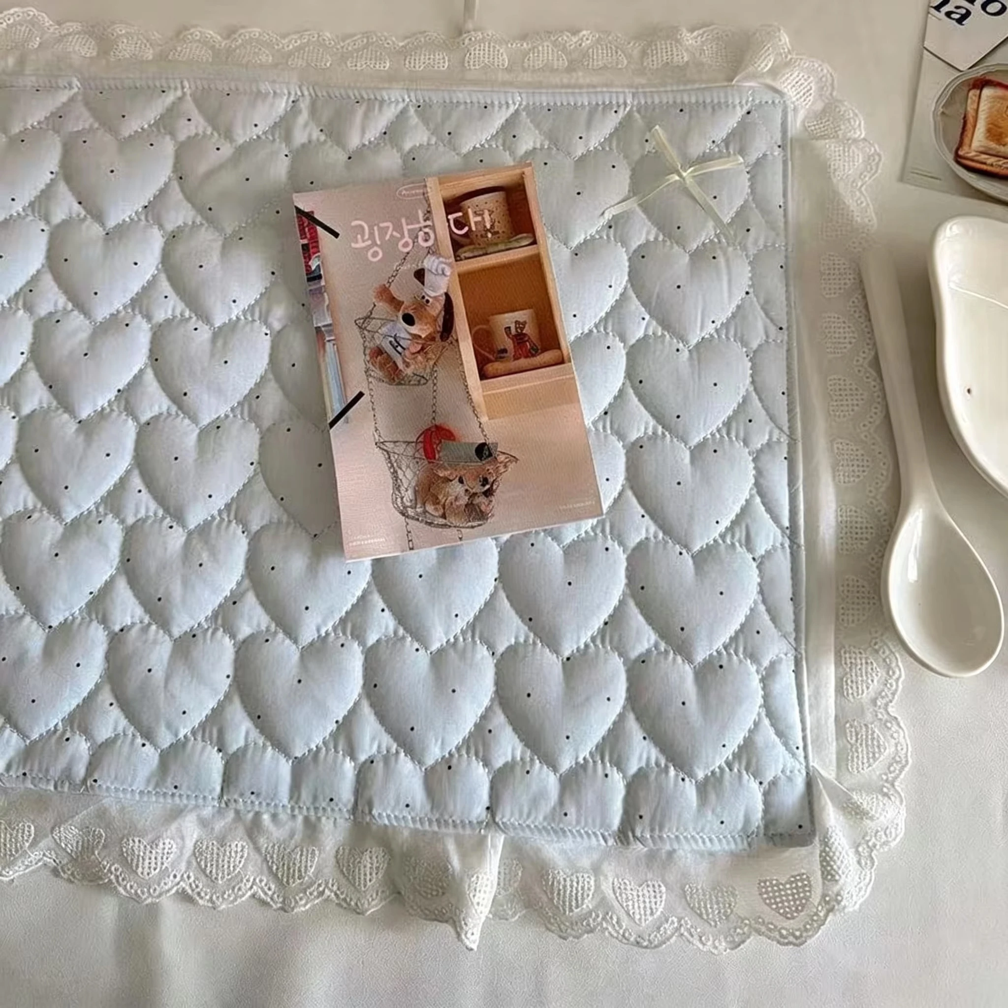 Cute Lace-edged Heart Patchwork Cotton Waterproof Placemat Ins Style Korean Japanese Style Heatproof Tablecloth Photo Decoration - Image 4