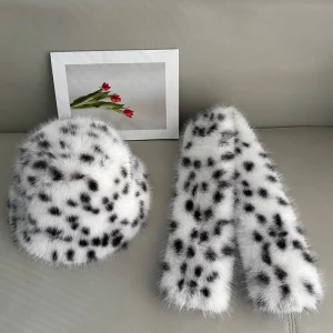 Soft and fluffy plush spotted fishermen's hat and scarf set - sweet and trendy style, suitable for skiing and outdoor activities