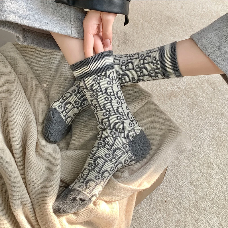 1/2/4Pairs Winter Wool Socks for Women Cashmere Warm Socks Letters Pattern Monogram Thick Mid Tube Designer Socks Luxury Korea - Image 6