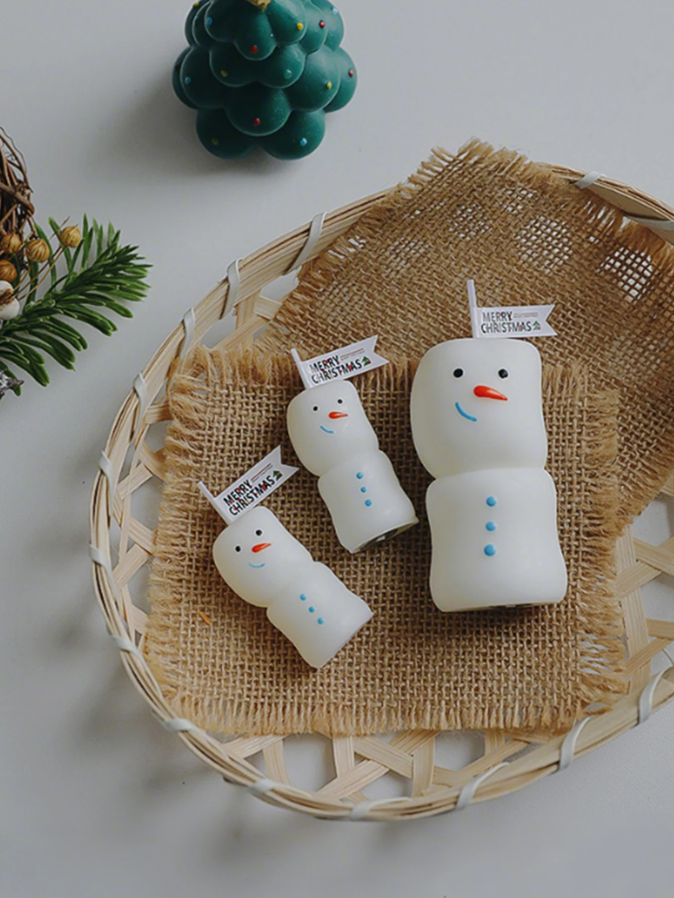2 Pieces /Set, Christmas Snowman Scented Candle Set, Two Gift Boxes of One Large and One Small, Soybean Mixed Wax, British Pear - Image 2
