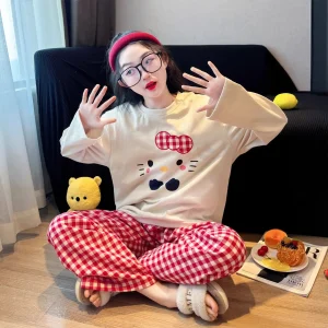 Cute cartoon-printed pajama set, a long-sleeved top and matching pants, comfortable homewear