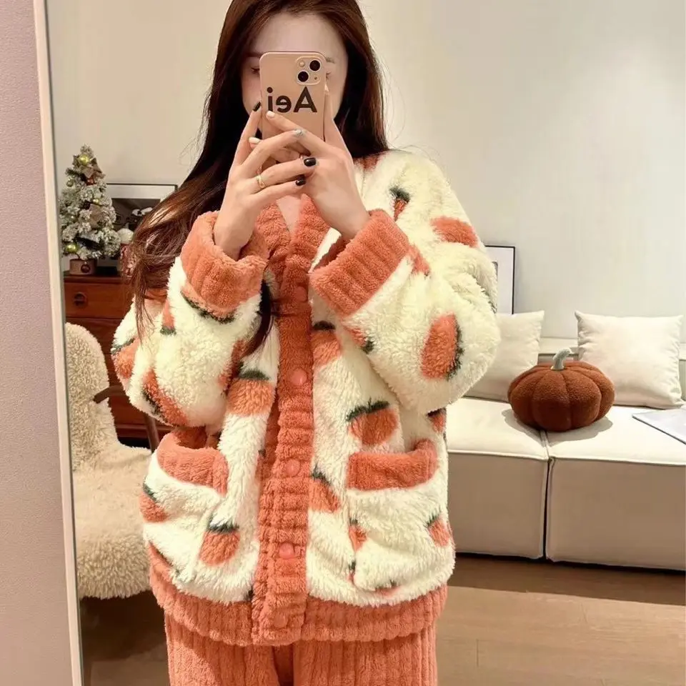 Pyjama épais en flanelle et velours corail fraise, vêtements de maison pour femmes, ensemble de vêtements de nuit à col en v, sa - Image 3