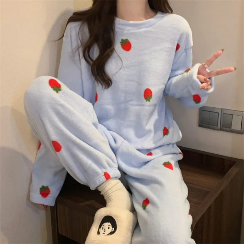 Thickened Warm Sleepwear for Winter Coral Velvet Strawberry Flannel Loungewear Women Pajamas International Students 2PCS/Set - Image 5