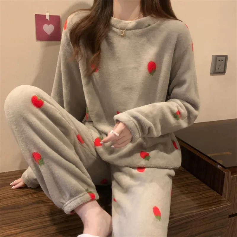 Thickened Warm Sleepwear for Winter Coral Velvet Strawberry Flannel Loungewear Women Pajamas International Students 2PCS/Set - Image 6